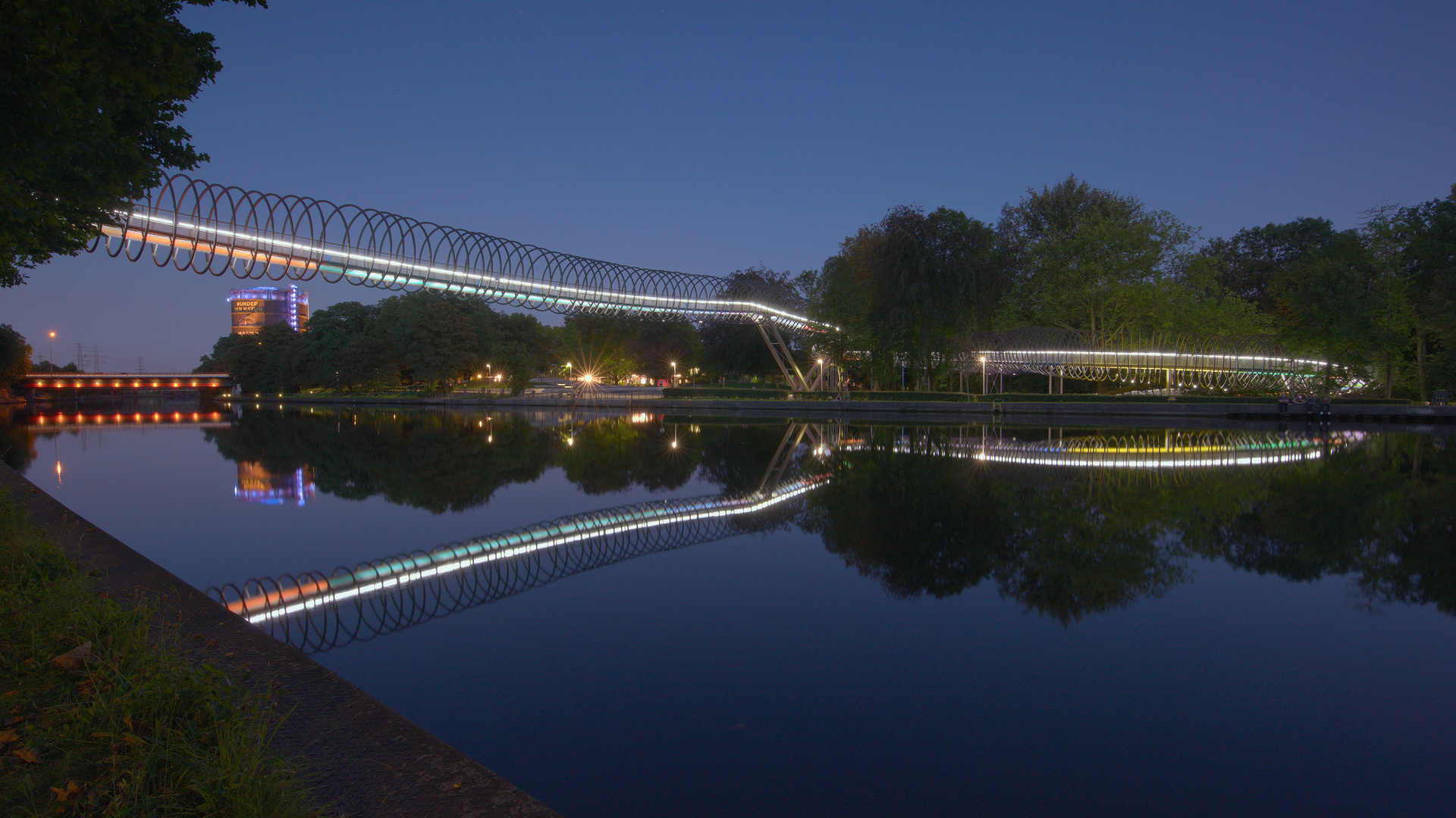 Slinky Springs to Fame (Rehberger Brücke) 2016-08