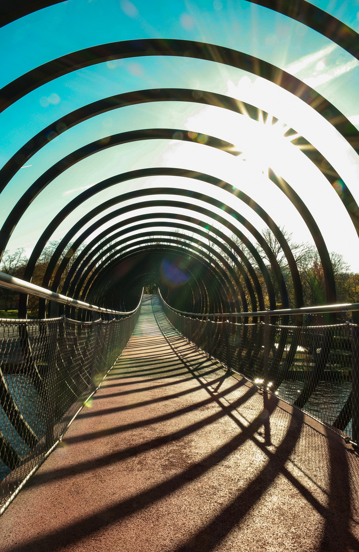 Slinky springs to fame, Rehberger Brücke