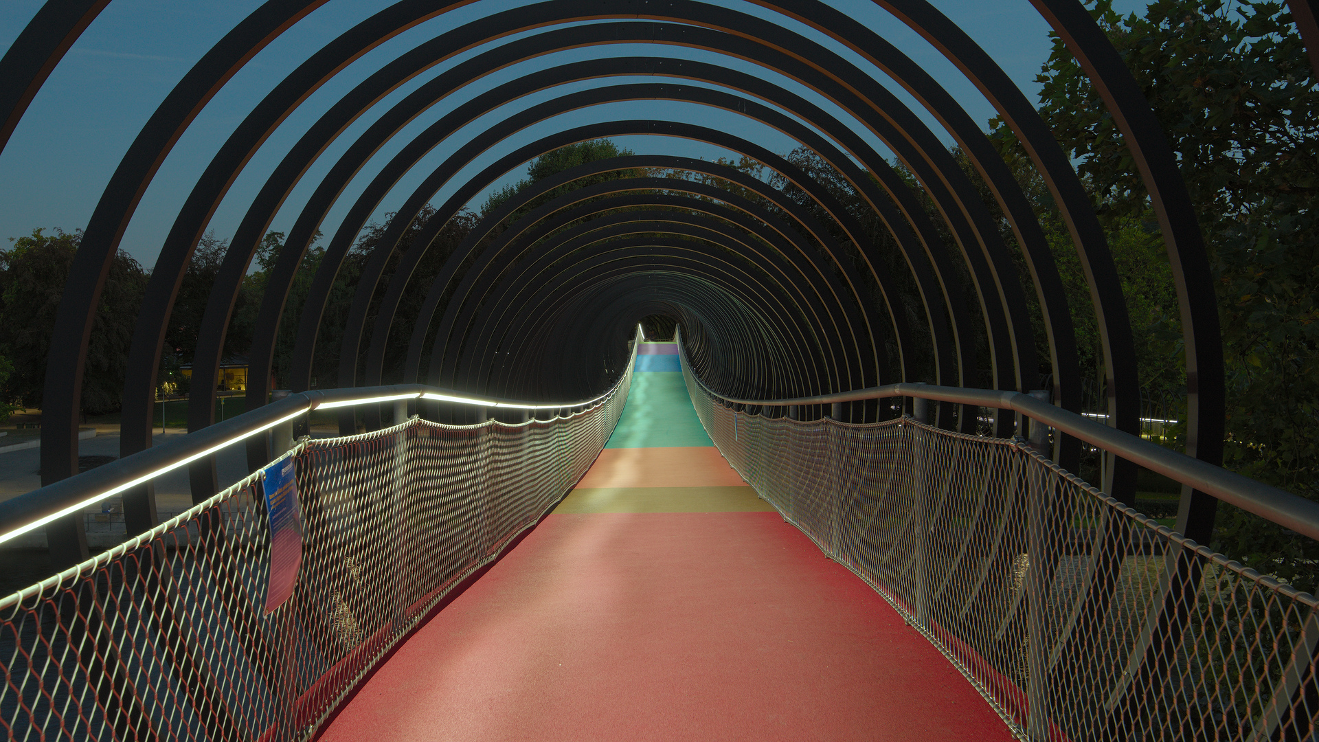 Slinky Springs to Fame (Rehberger Brücke)