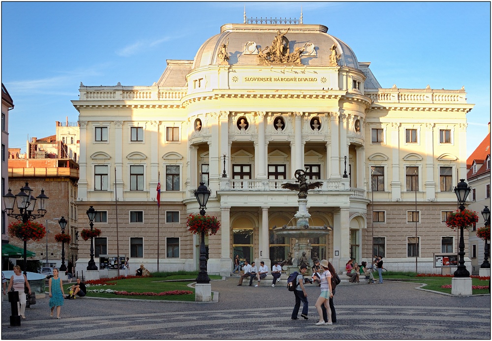 ... slovenské národné divadlo ...