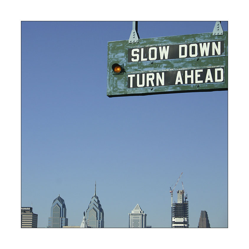 Slow down - Turn ahead (was sonst?! ;-))