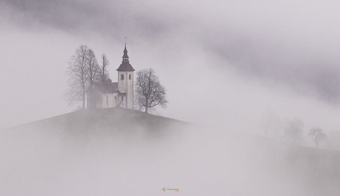 Slowenien, bei Škofja Loka das Kirchlein Sveti Tomaž