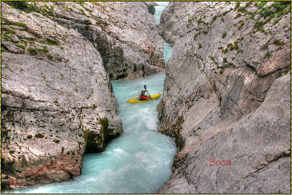 Slowenien: Wildwasser -Kanute auf der Soca bei Bovec