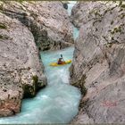 Slowenien: Wildwasser -Kanute auf der Soca bei Bovec