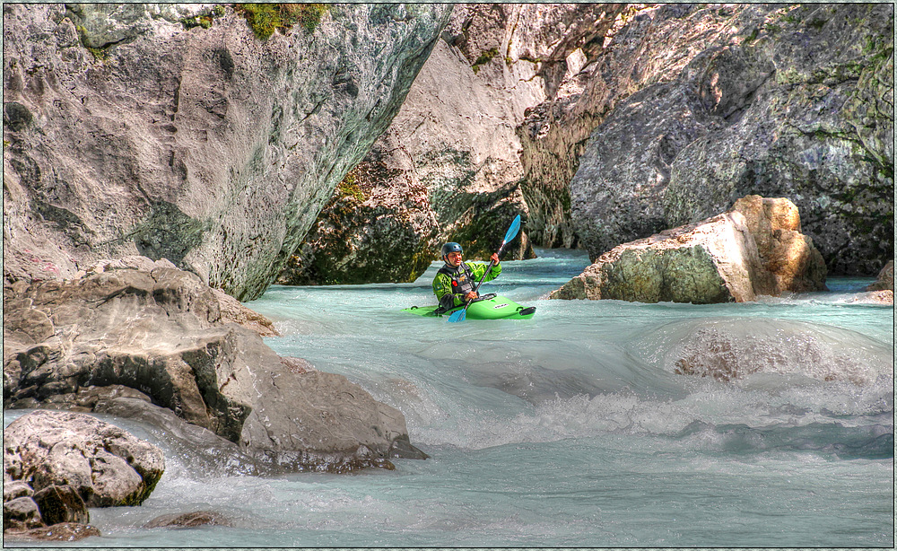 Slowenien : Wilwasser- Kanute auf der Soca bei Bovec