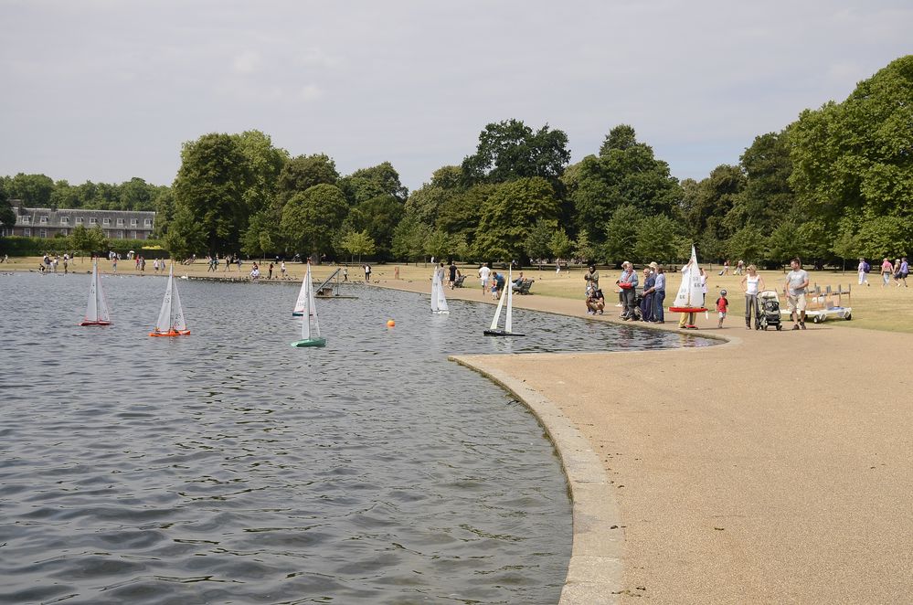 small boats in front of Kensington Palace...