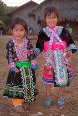 Small Hmong kids join the celebration