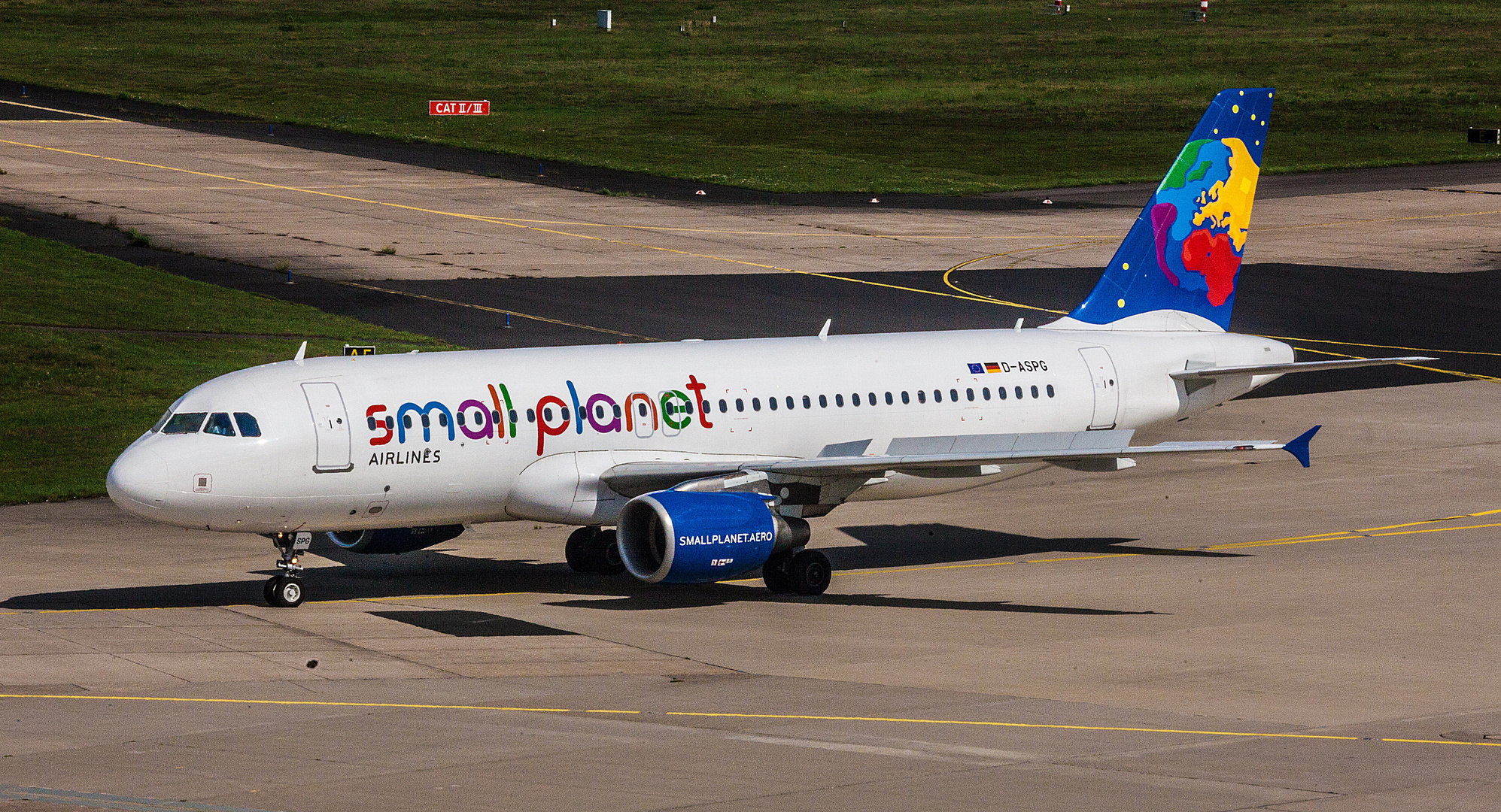 Small Planet AIRBUS A320 - Kennung D-ASPG