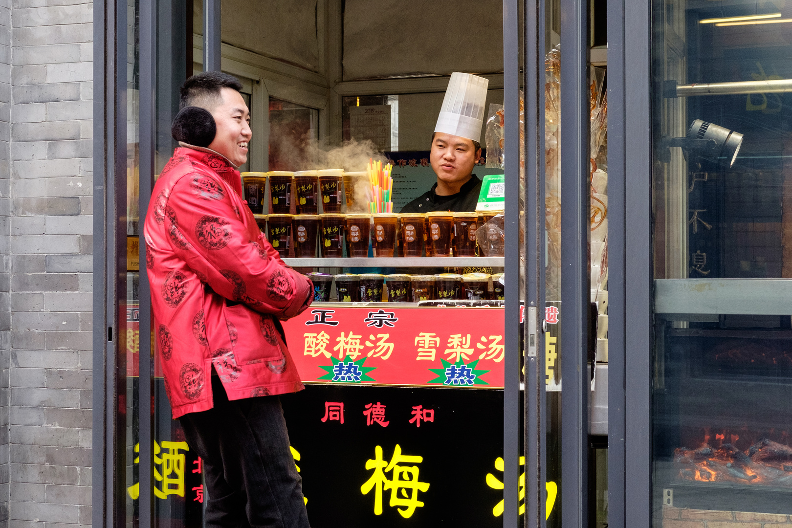 Small talk at a food stand