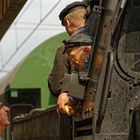 Small Talk im Bahnhof mit Wurstbrötchen