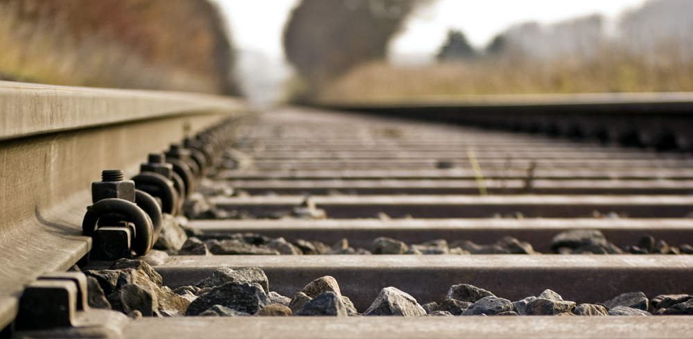 small things hold the world together ° Eisenbahndammbodenkuscheln.