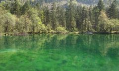 Smaragdgrüner See