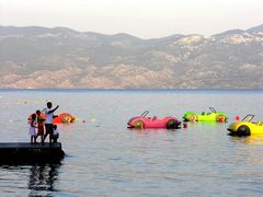 "Smarties-Mobile" auf Wasser