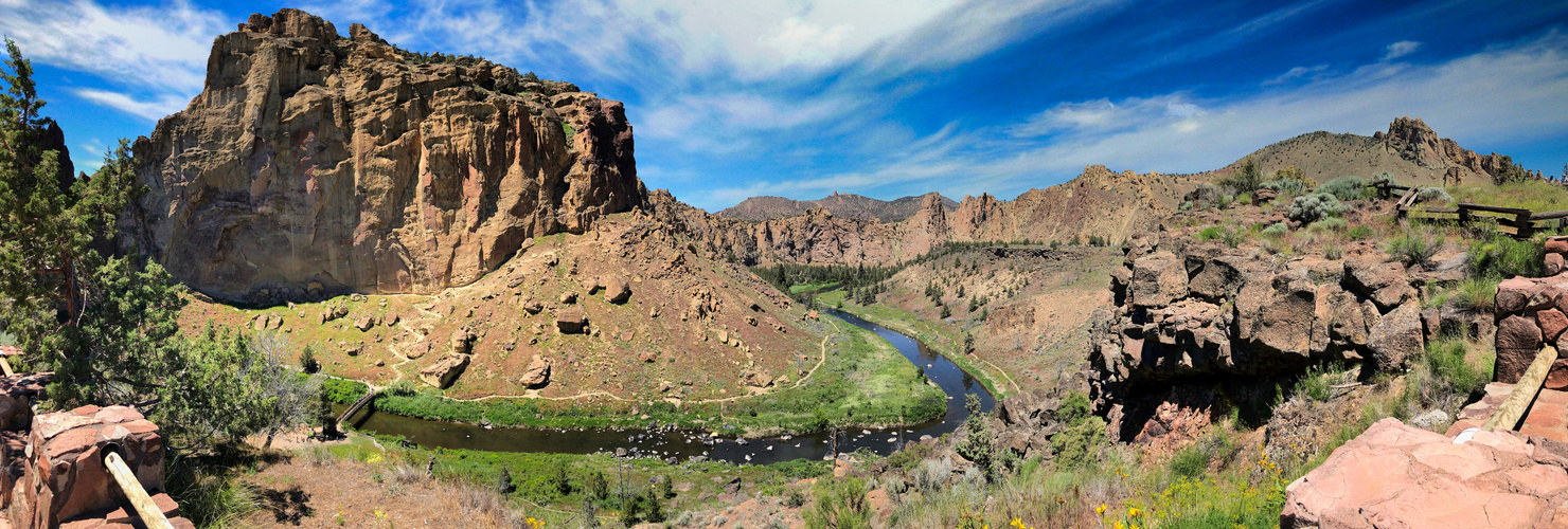 SMITH ROCK STATE PARK - OREGON