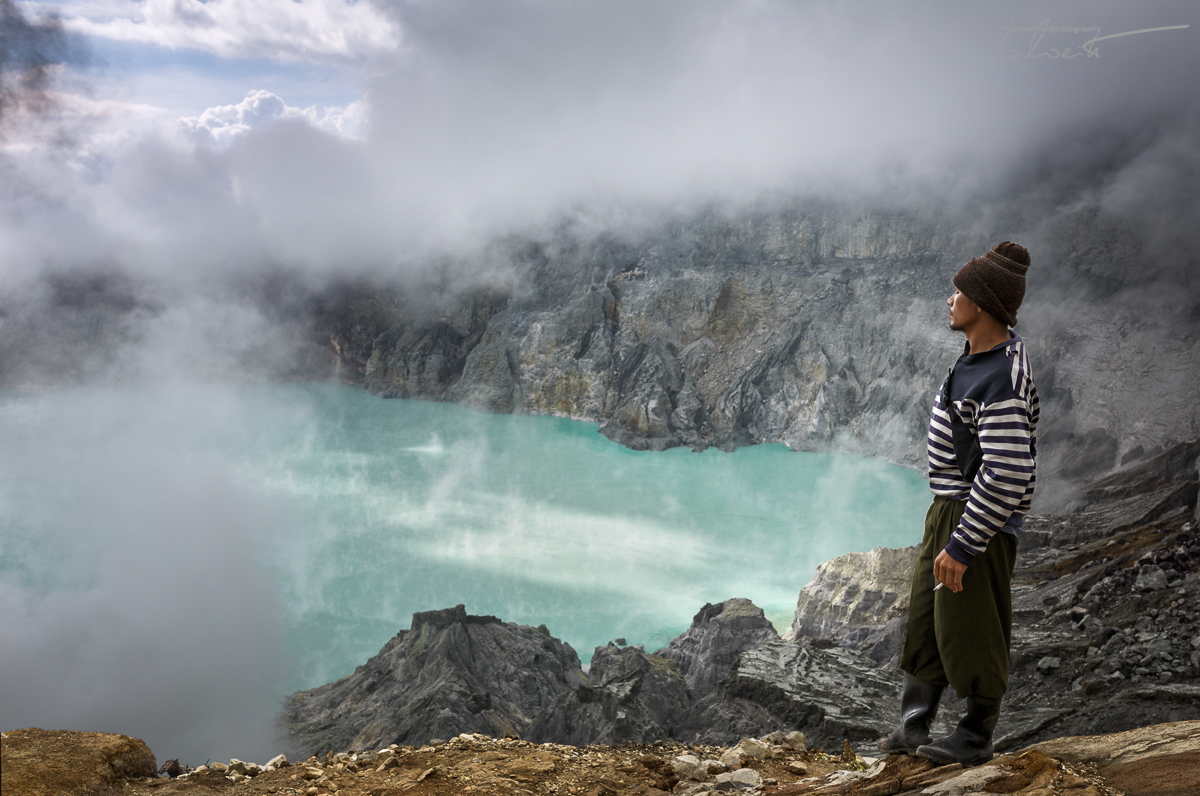 Smokers Delight ~ Anto @ Kawah Ijen, Eastern Java