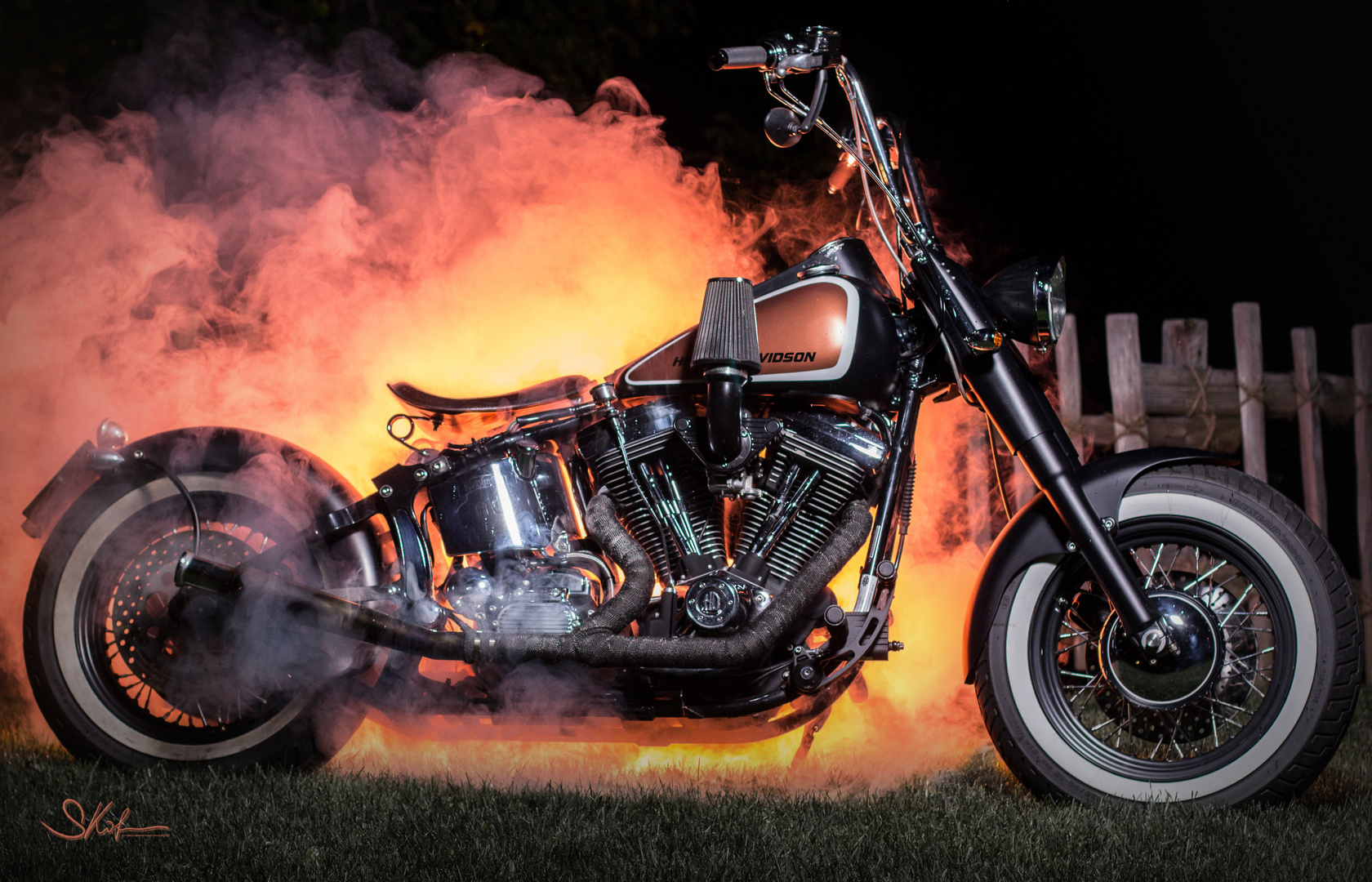 Smoking Harley Foto & Bild autos & zweiräder, motorräder, harleys