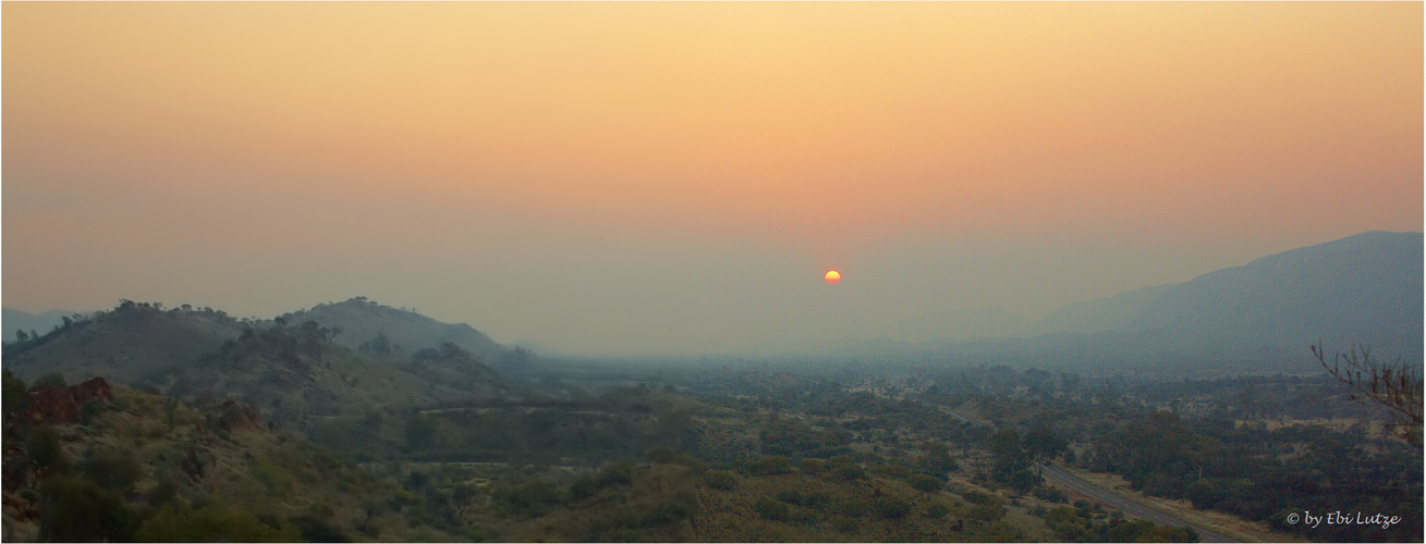 *** Smoky MacDonnell Ranges at  4.30 PM ***