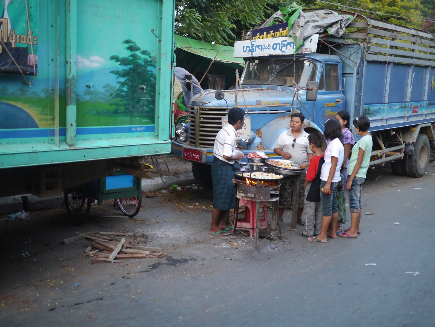 Snack am Straßenrand - Myanmar -