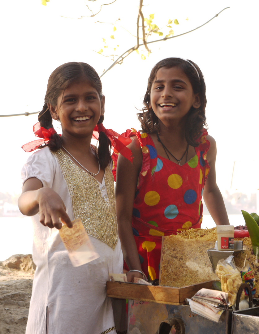 Snackverkäuferinnen am Ganges