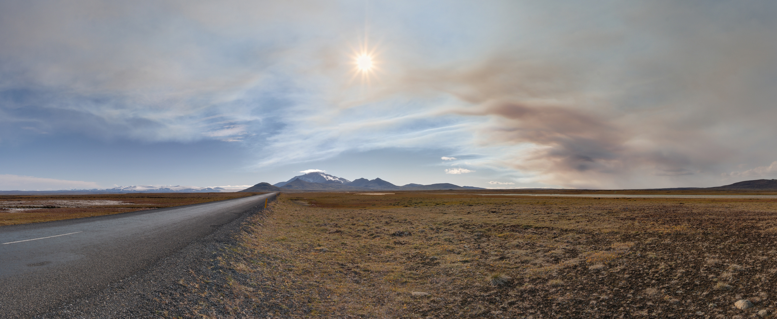 Snæfell in Gaswolke der Holuhraun Spalte