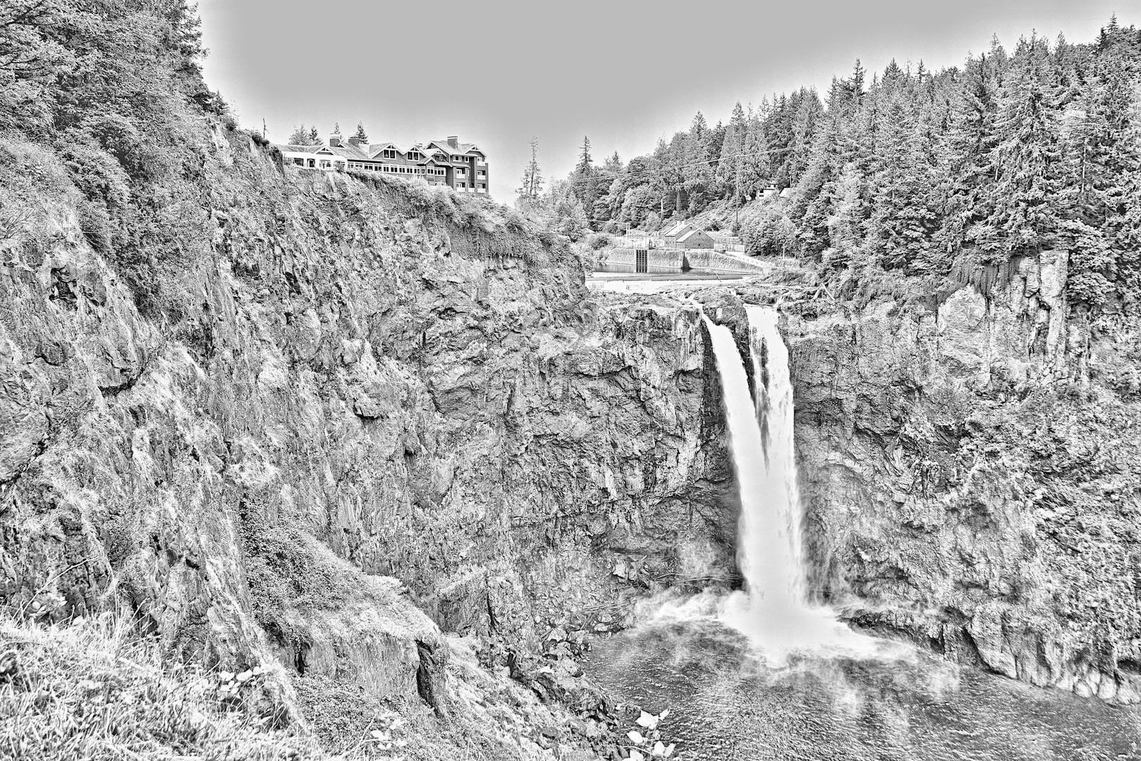 Snoqualmie Falls black&white