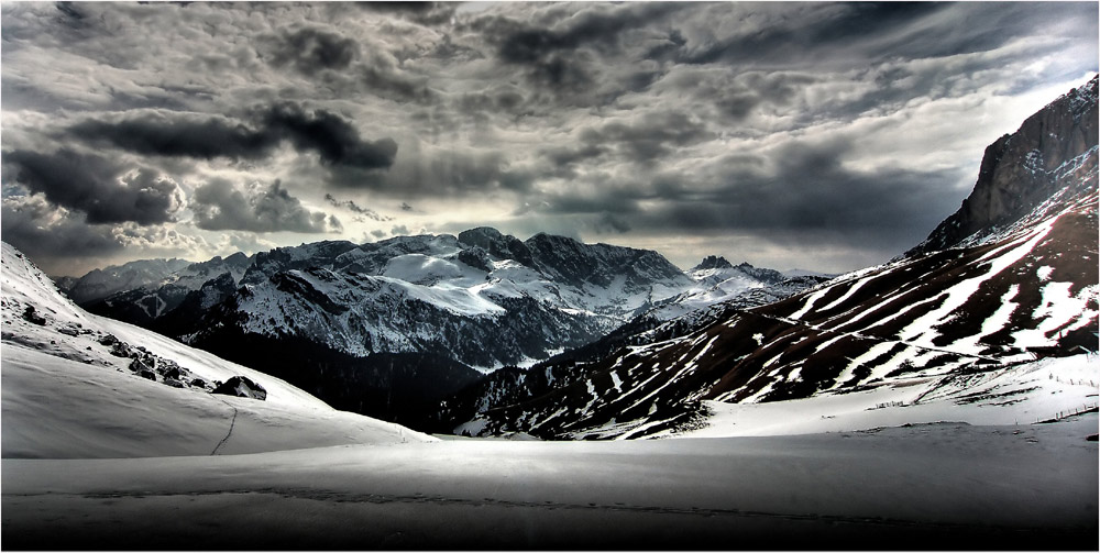 Snow in the Dolomites ...