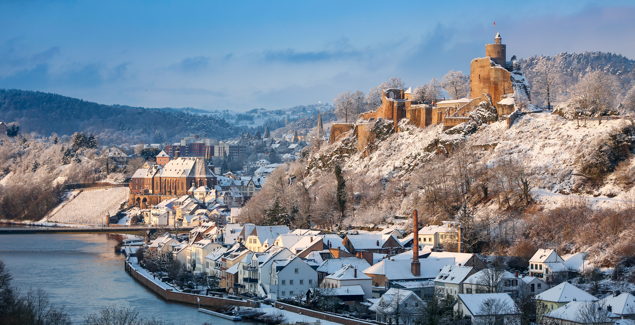 Snow in town - beautyful Saarburg