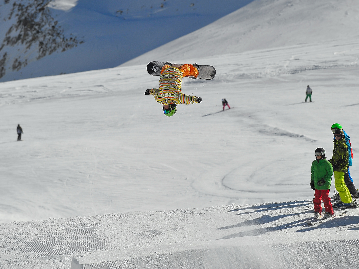 Snowboarder beim Backflip Stubai 11/2010