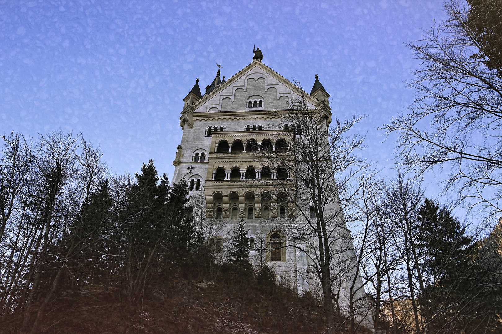 Snowing on the castle Neu Schwanstein