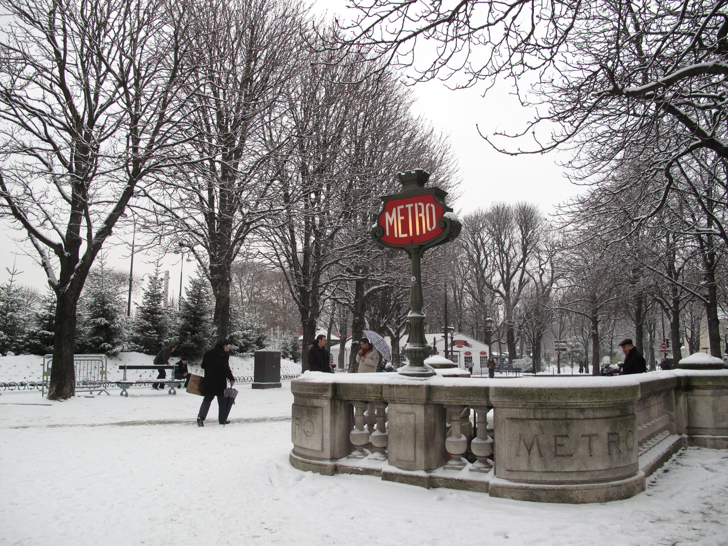 snowing on the Champs Elysées