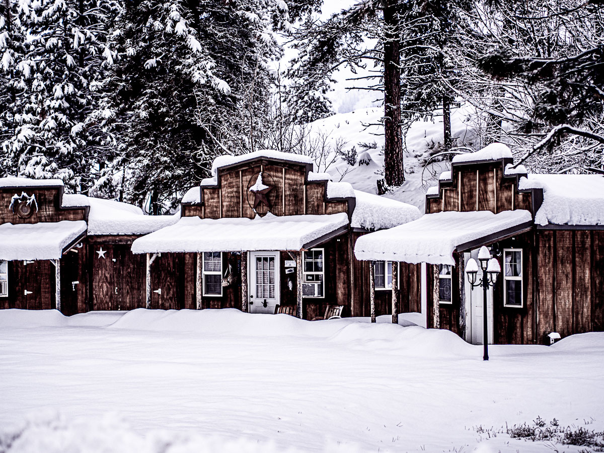 Snowy Cabins - Winthrop, Wa. USA