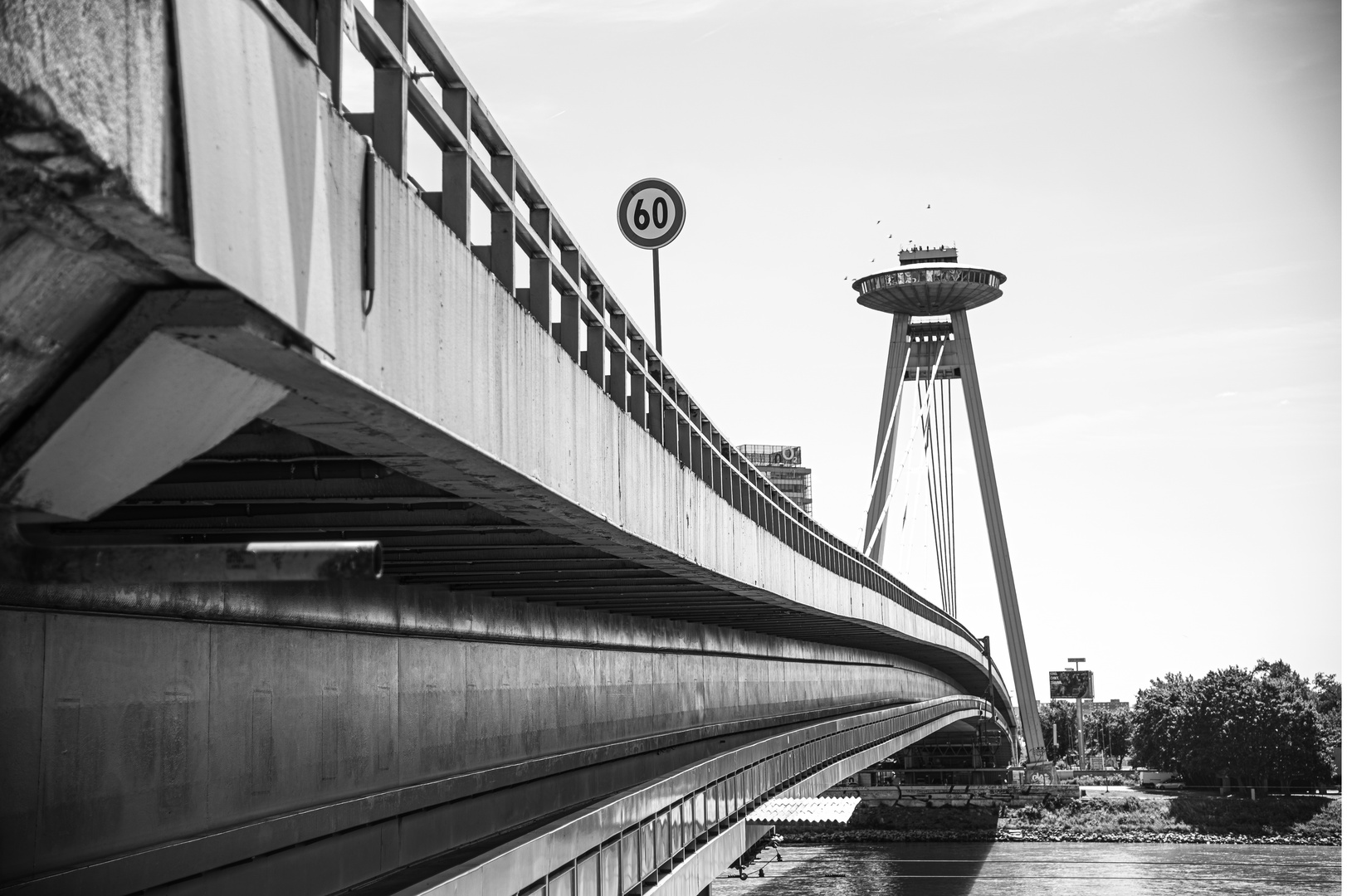 SNP Brücke mit UFO