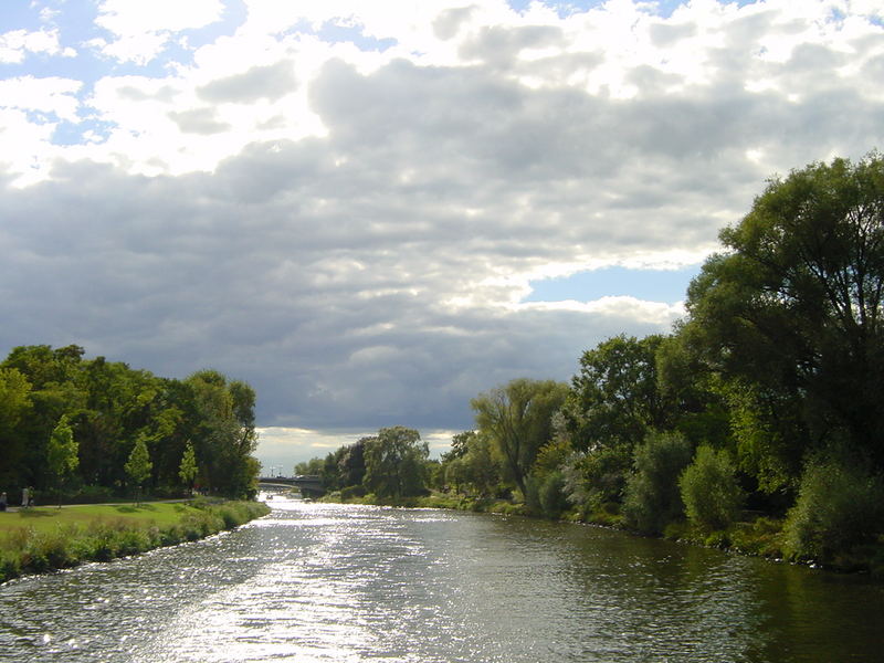 so düster der himmel ist - so glänzend ist das wasser