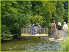 so "geht man hier über die Wupper"