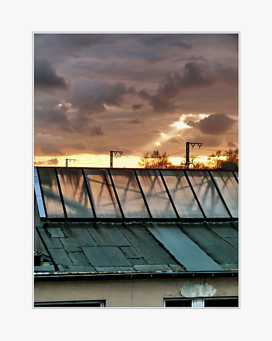 so gesehen beim d. Nachbar, 2. Stock, auf ihrem Nordbalkon, romantischer Sonnenuntergang (oder?)