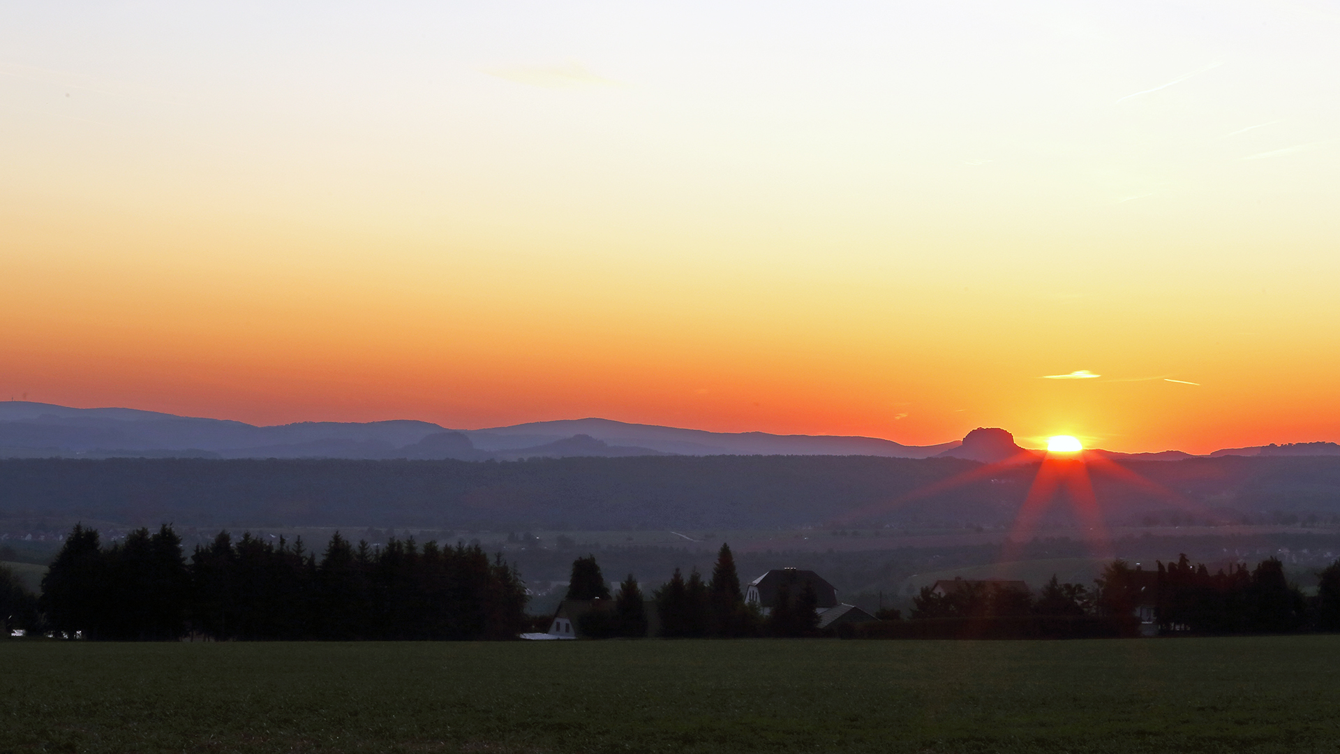 So ist die Sonne gestern dann neben dem Lilienstein aufgegangen...