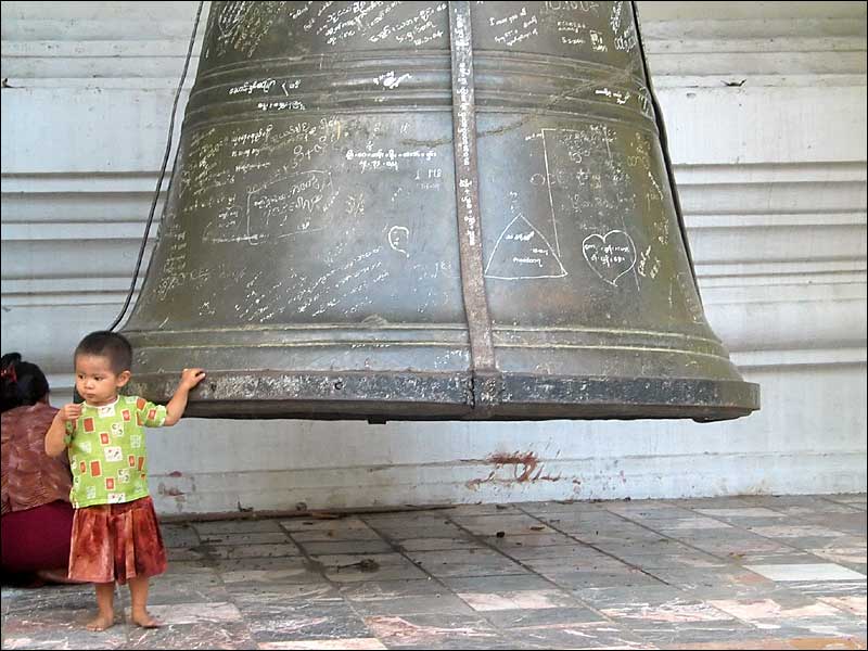 so klein - so groß....Glocke in Mandalay