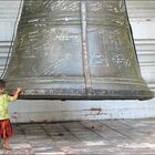 so klein - so groß....Glocke in Mandalay