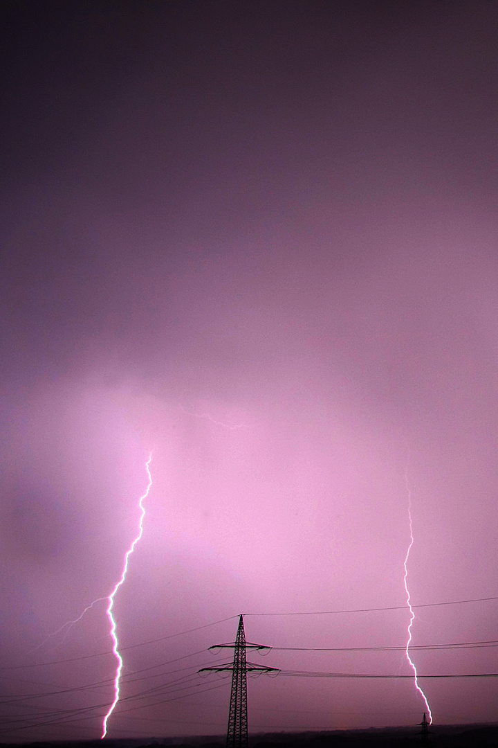 So kommt der Strom in die Leitung