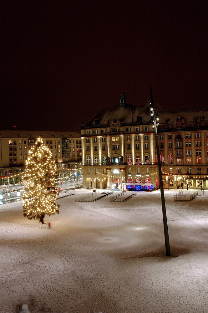 ***So nun steht nur noch der Weihnachtsbaum***