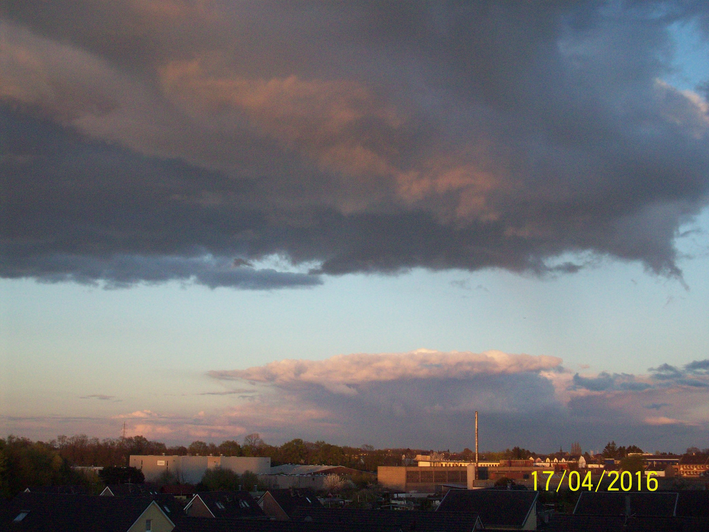 So sah der Himmel am Samstag um 17 Uhr über mir aus