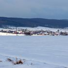 So sah es vor dem Tauwetter im Leinetal aus.Das von der Sonne verwöhnte Dörfchen Drüber.