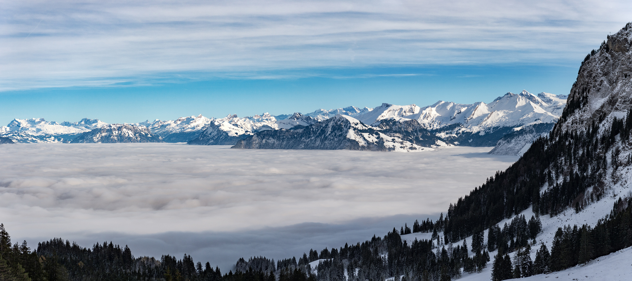 So schön ist es über dem Nebelmeer