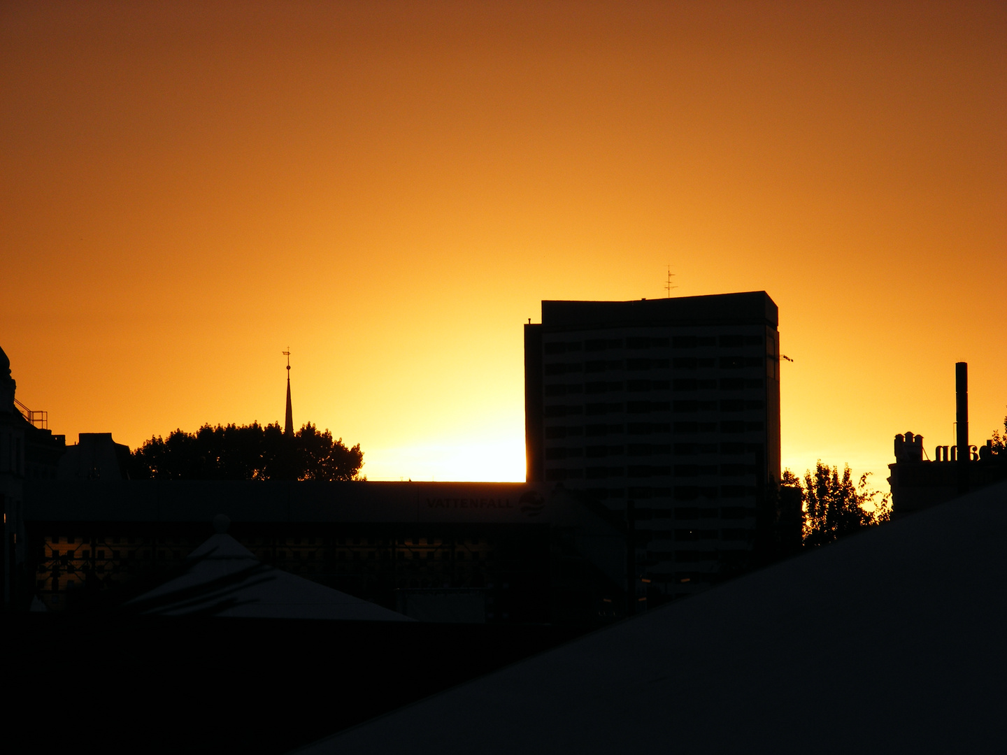 So schön kann ein Sonnenuntergang in Hamburg sein.