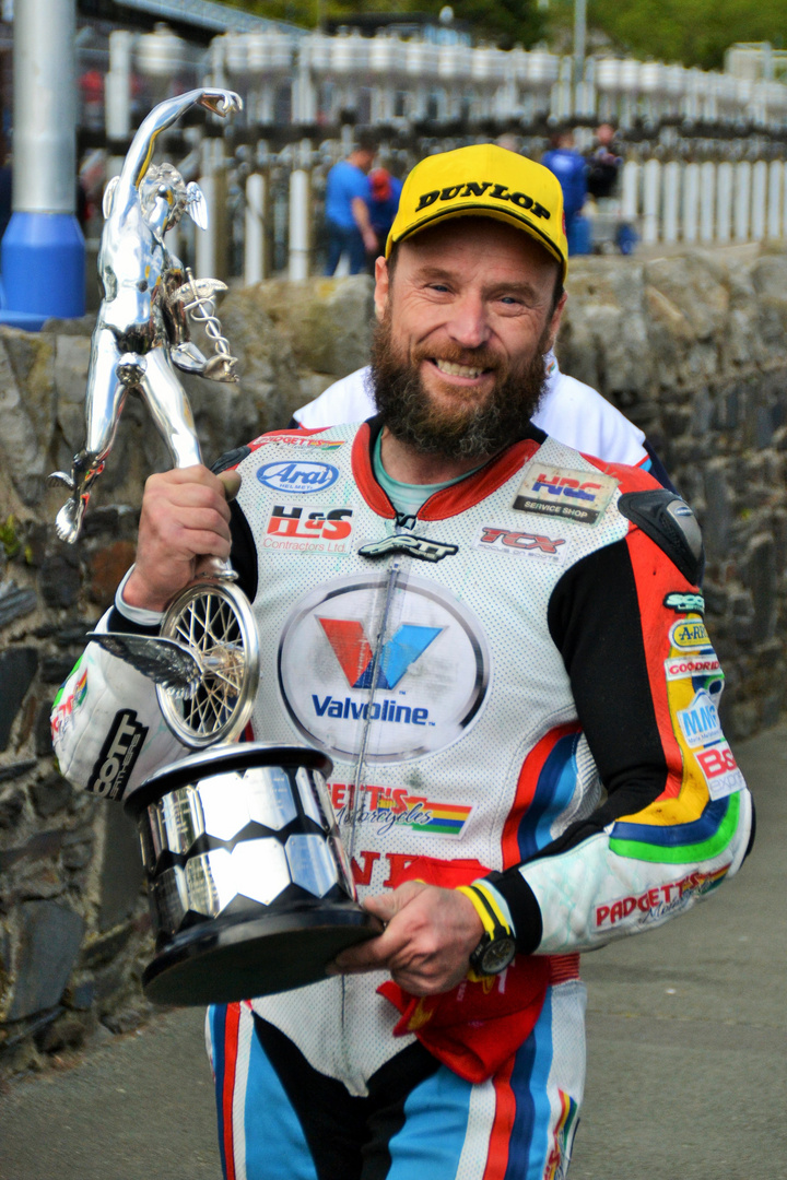 So seh'n Sieger aus.... BRUCE ANSTEY