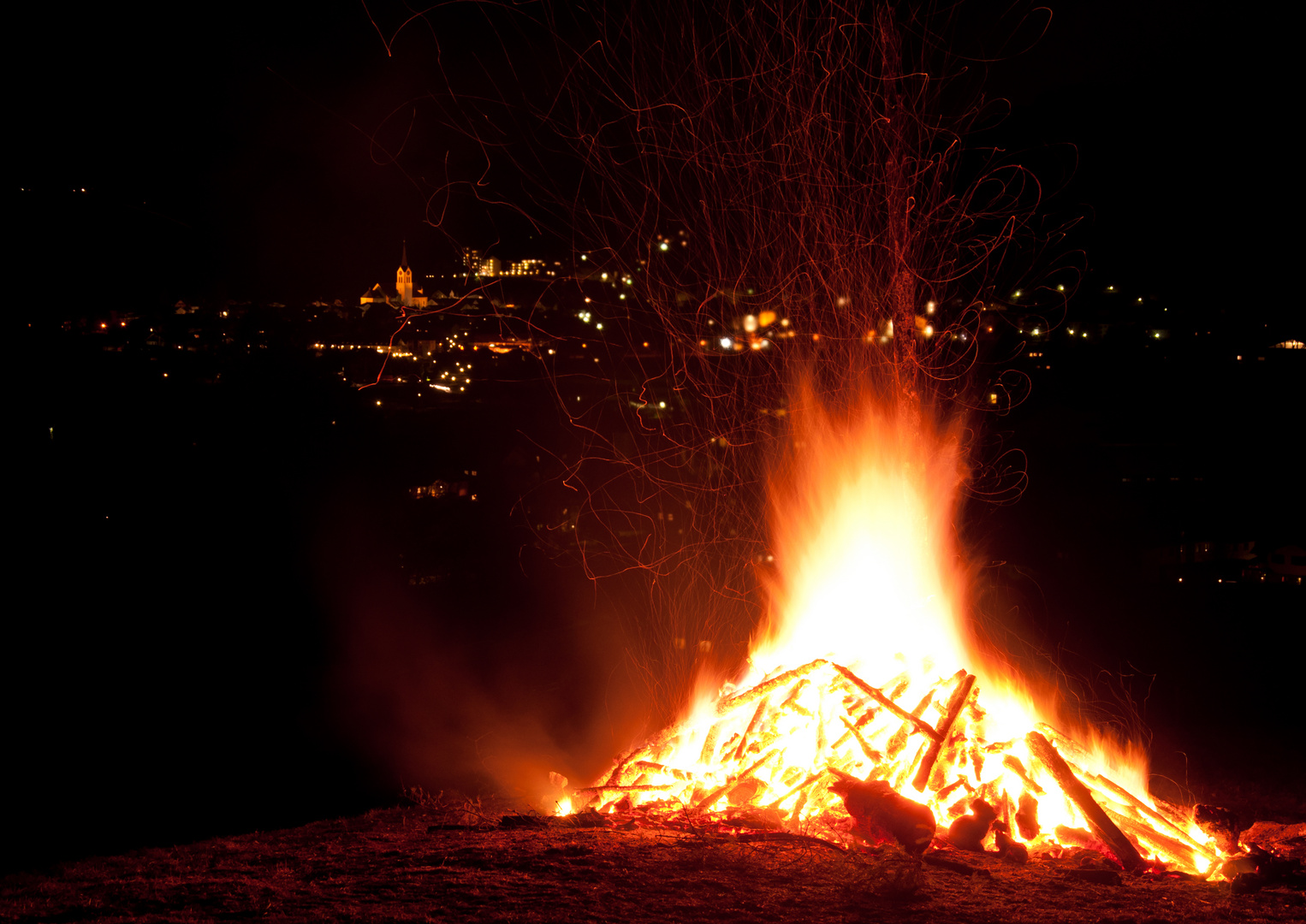 So vertreibt das Allgäu den Winter - Das traditionelle Funkenfeuer