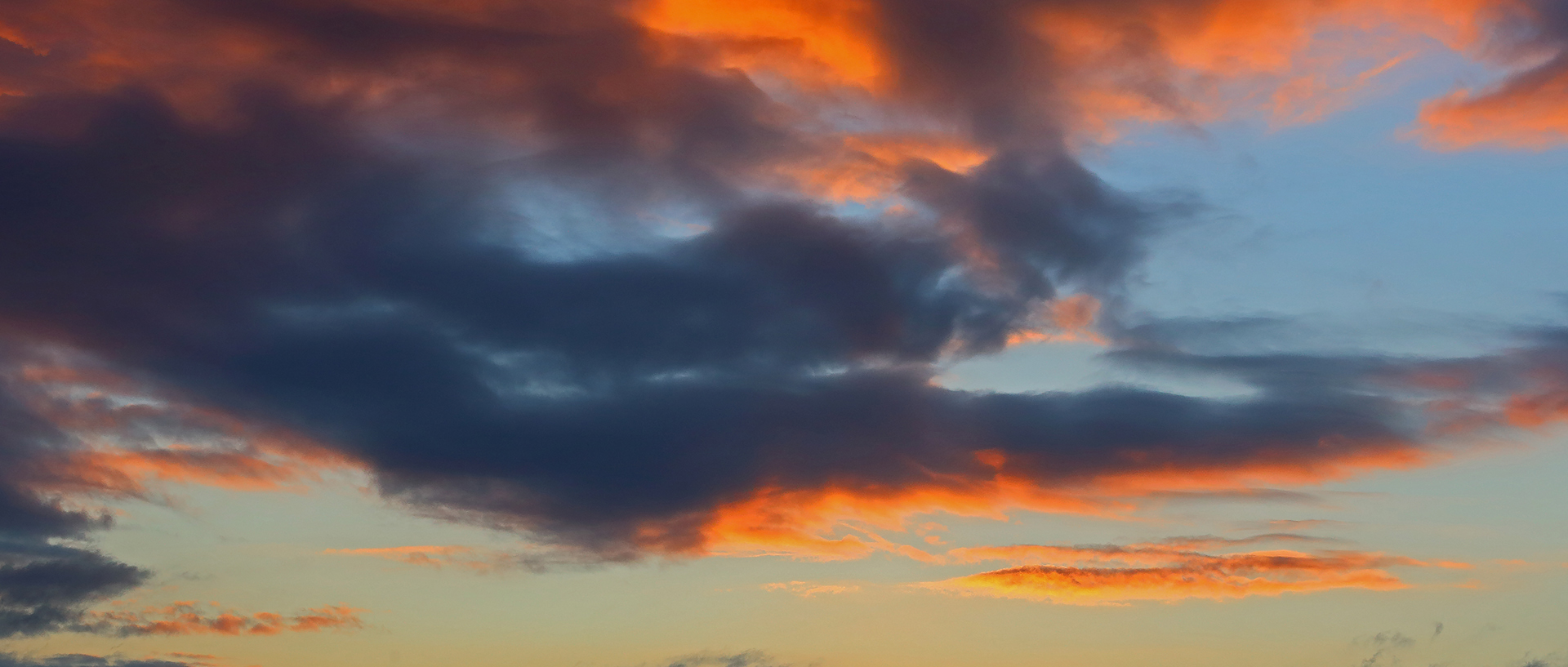 So viele dunkle Wolken gab es beim Morgenrot fast noch nie...