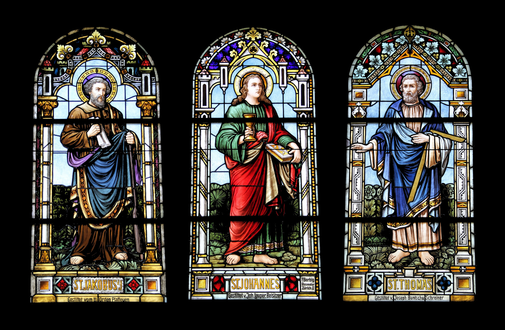 so viele Kirchenfenster gibt es in der Kiche von Plaffeien FR Schweiz