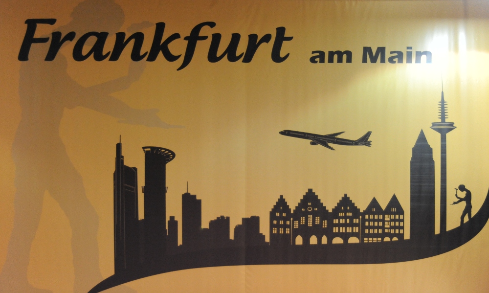 So werden aktuell ankommende Gäste in Frankfurt gegrüßt