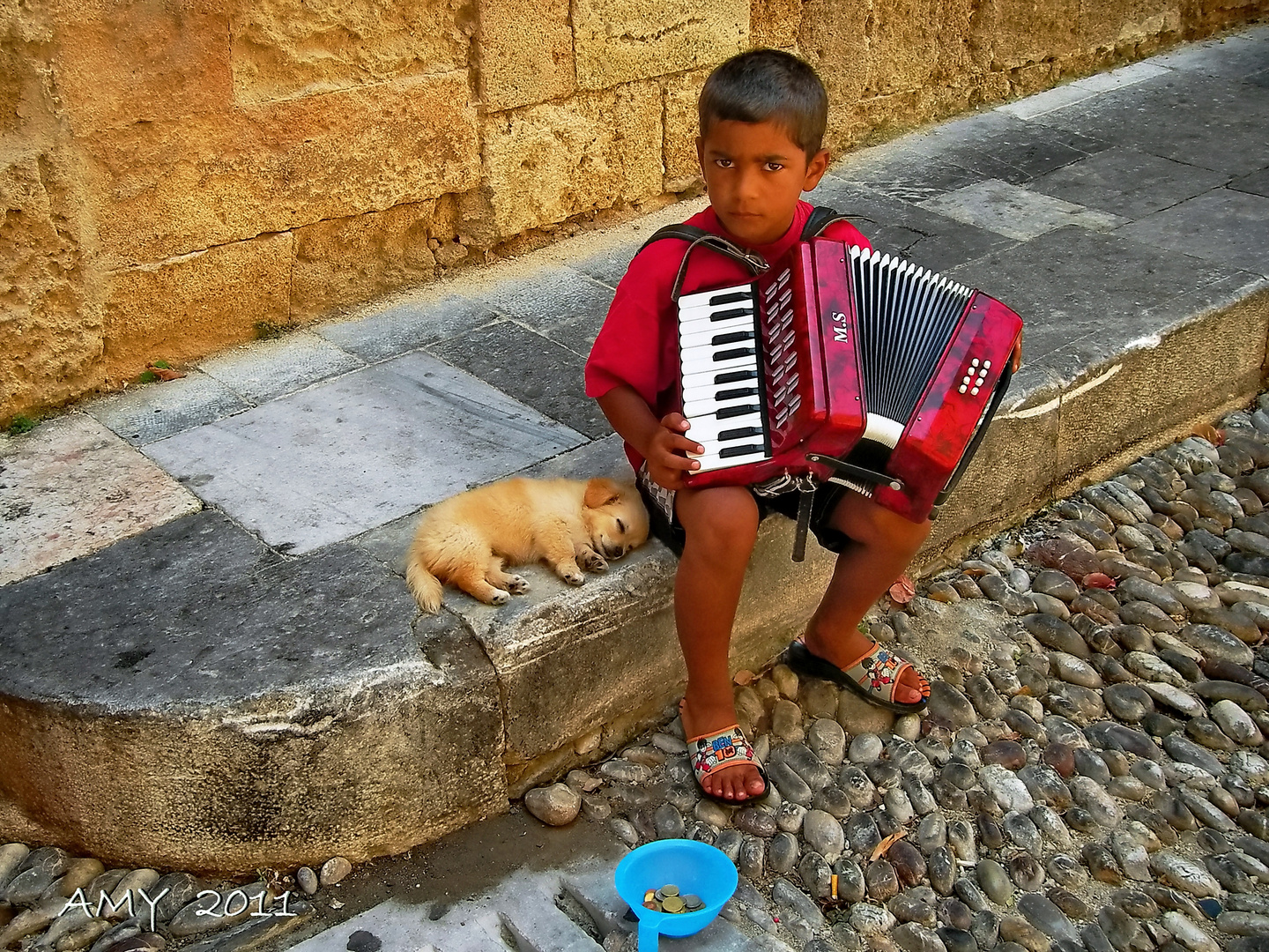 SOBRAN LAS PALABRAS ......... EL NIÑO DE LA ISLA DE RODAS (GRECIA).